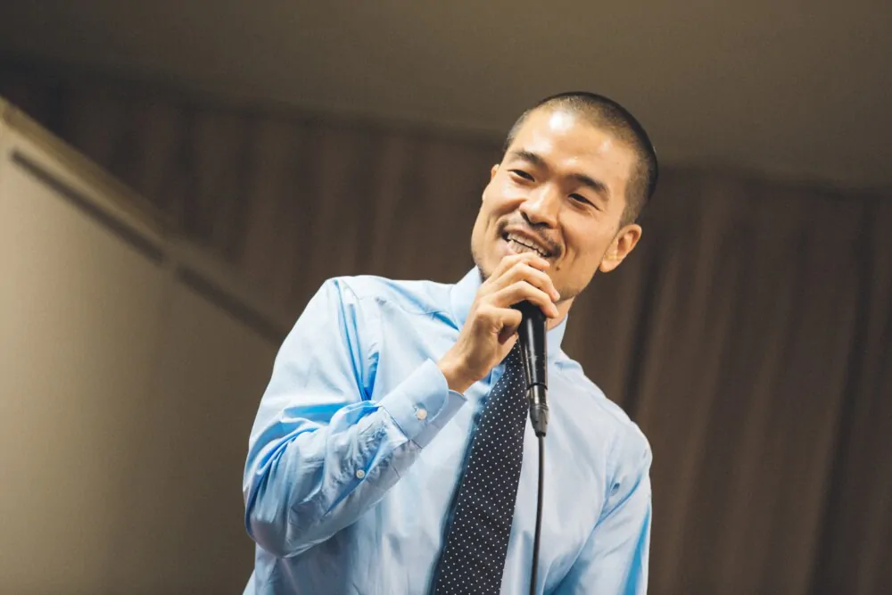 講演で話す院長・仲野広倫